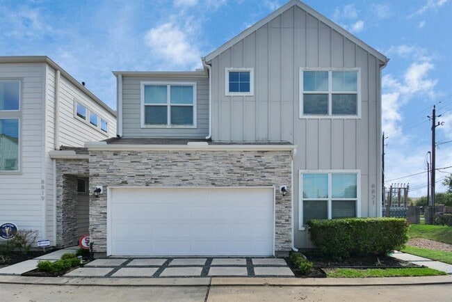 property at 8821 Hollister Pine Ct