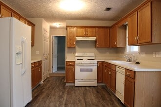 236 Magnolia Dr in Prattville, AL - Building Photo - Building Photo