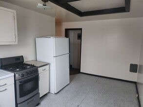 205 16th St, Unit 207-2nd Fl R in Altoona, PA - Building Photo - Building Photo