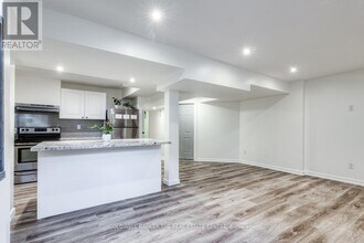 562 Winette Rd in Pickering, ON - Building Photo - Building Photo