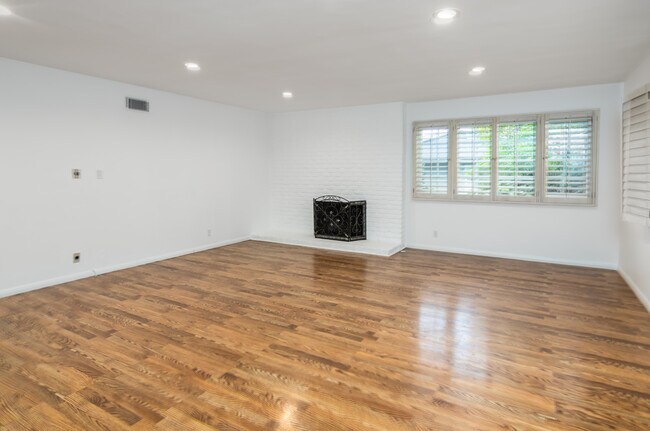3549 Stone Canyon Ave in Sherman Oaks, CA - Building Photo - Building Photo