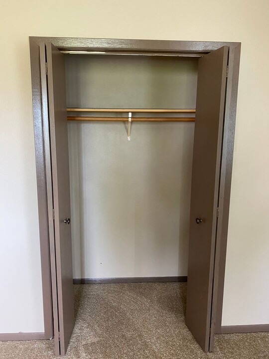 205 1st St NE, Unit Unit 4 in New Albin, IA - Building Photo