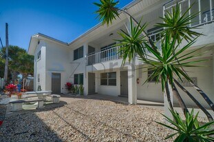 7338 Coquina Way in St Pete Beach, FL - Building Photo