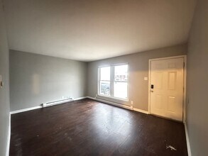 1921 Chris Dr in Lexington, KY - Building Photo - Building Photo