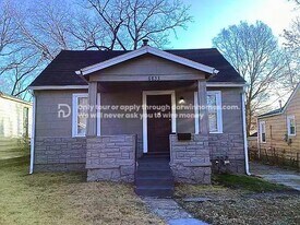 6833 Walrond Ave in Kansas City, MO - Building Photo