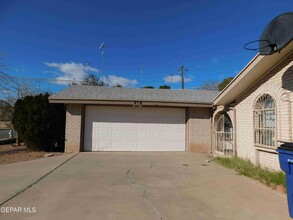 216 Colina Alta Dr in El Paso, TX - Building Photo - Building Photo