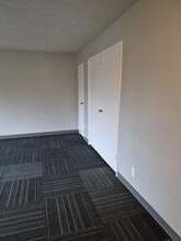 6 Bradley Ave in Shelby, OH - Foto de edificio - Building Photo