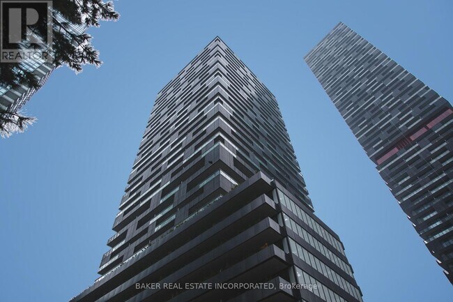 property at 15-815 Roehampton Ave