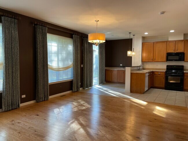 5611 Wildspring Dr in Lake In The Hills, IL - Building Photo - Building Photo
