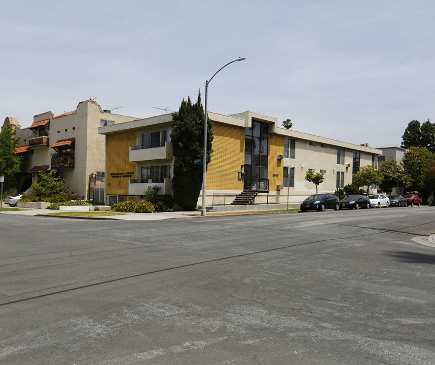 Gramercy Park Townhouse in Los Angeles, CA - Building Photo