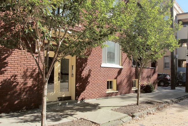 607 Mifflin Ave, Unit 6 in Pittsburgh, PA - Foto de edificio - Building Photo
