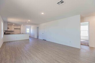 9143 Coronal Rings in San Antonio, TX - Building Photo - Building Photo