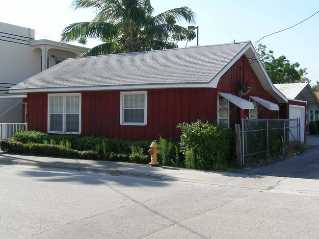 Deshon Apartments in Lake Worth, FL - Building Photo - Building Photo