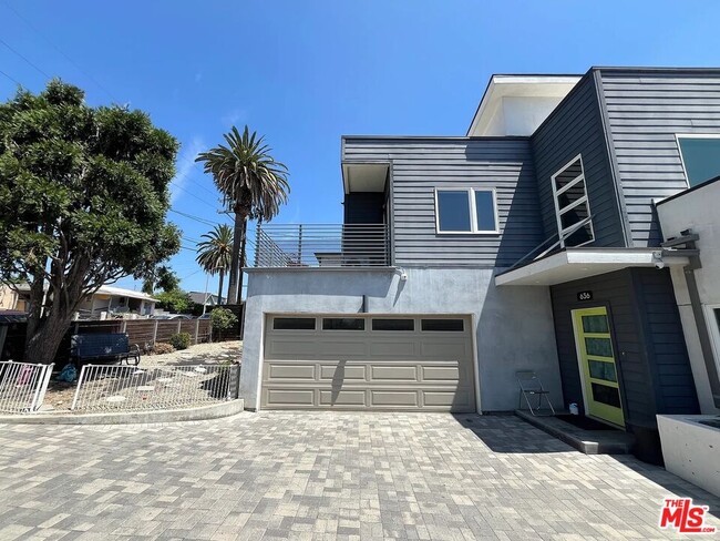 property at 636 N Rampart Blvd