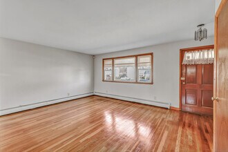 27 Ranch Dr in Bridgeport, CT - Building Photo - Building Photo