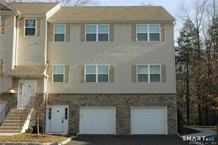 16 Riverview Ct in Brookfield, CT - Building Photo