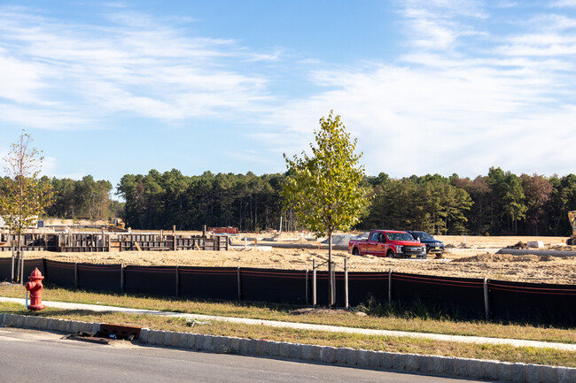 The Oaks at Glenwood in Old Bridge, NJ - Building Photo - Building Photo