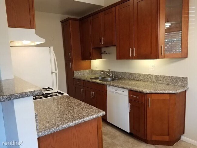 7115 Atoll Ave in Los Angeles, CA - Building Photo - Building Photo