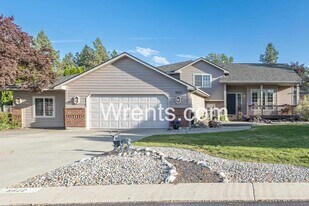 5622 E Sheffield Ln in Colbert, WA - Building Photo