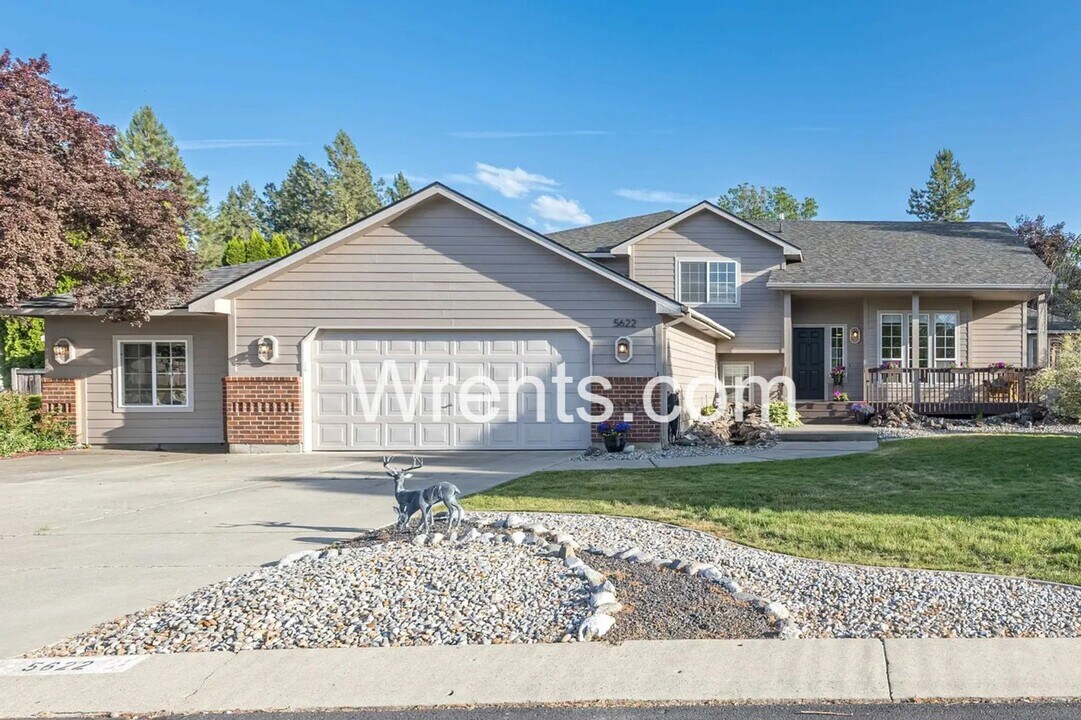 5622 E Sheffield Ln in Colbert, WA - Building Photo