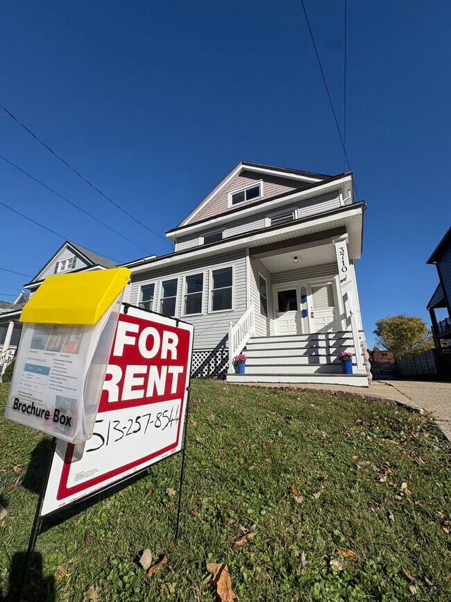 3710 Hyde Park Ave in Cincinnati, OH - Building Photo - Building Photo