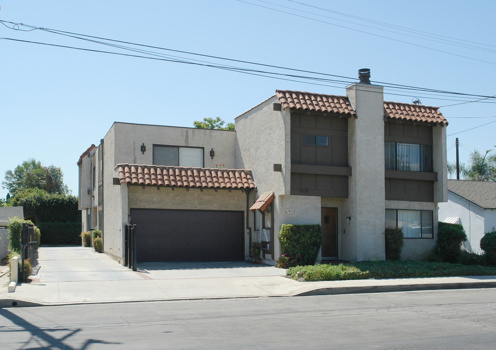 840 E Live Oak St in San Gabriel, CA - Building Photo