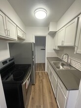 Avalon Crossing in Shaker Heights, OH - Building Photo - Building Photo