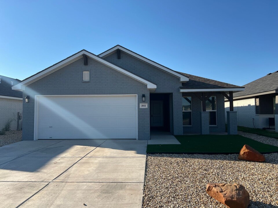 2011 133rd St in Lubbock, TX - Building Photo