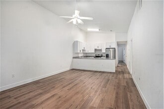 8514 N Hyaleah Rd in Tampa, FL - Building Photo - Building Photo