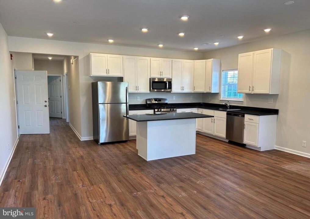 138 W Fifth St in Lansdale, PA - Building Photo