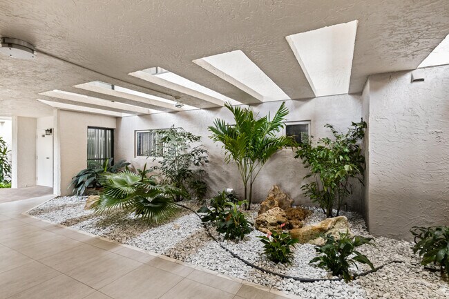 5279 Fountains Dr S in Greenacres, FL - Building Photo - Building Photo