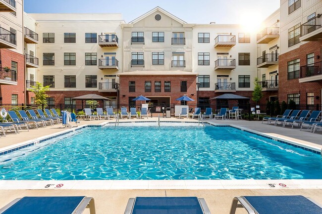 Highland Station in Louisville, KY - Foto de edificio - Building Photo