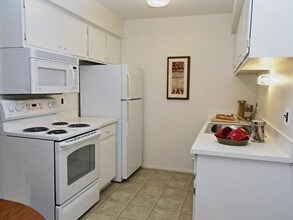 Garfield Park in Fraser, MI - Foto de edificio - Interior Photo