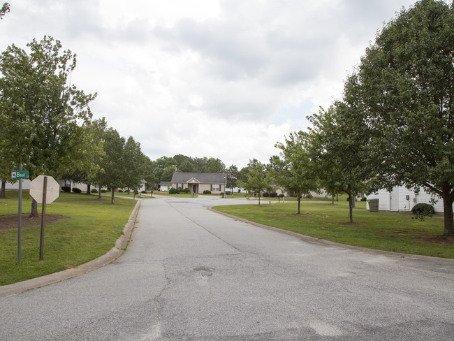 West Winfield Acres in Spartanburg, SC - Foto de edificio - Building Photo