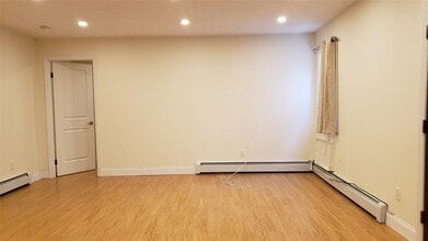 40-30-40247 247th St in Queens, NY - Building Photo - Building Photo