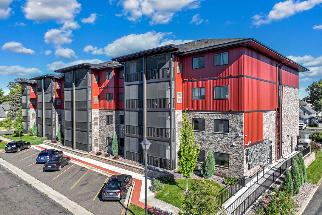 Rivertown Residential Suites in Monticello, MN - Foto de edificio