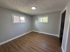 121 S Wittfield St in Indianapolis, IN - Building Photo