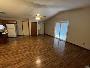 209 Wintergreen Dr in Chatham, IL - Building Photo - Building Photo
