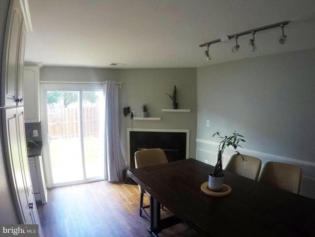 8702 Village Green Ct in Alexandria, VA - Building Photo - Building Photo