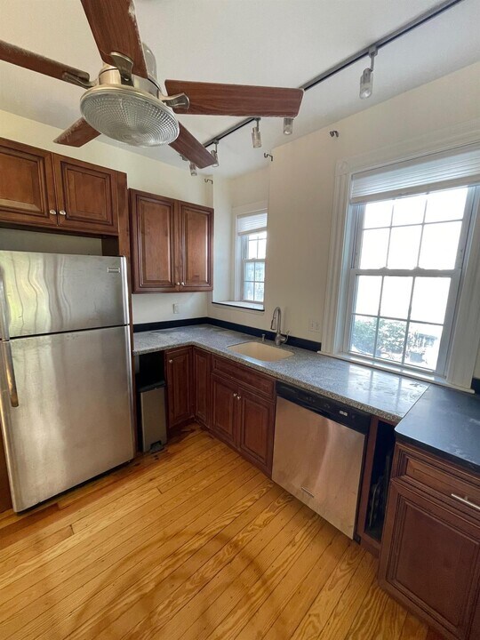 83 Dexter St in Malden, MA - Foto de edificio