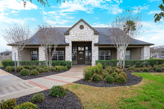 The Sundance Apartments in Harlingen, TX - Foto de edificio - Building Photo