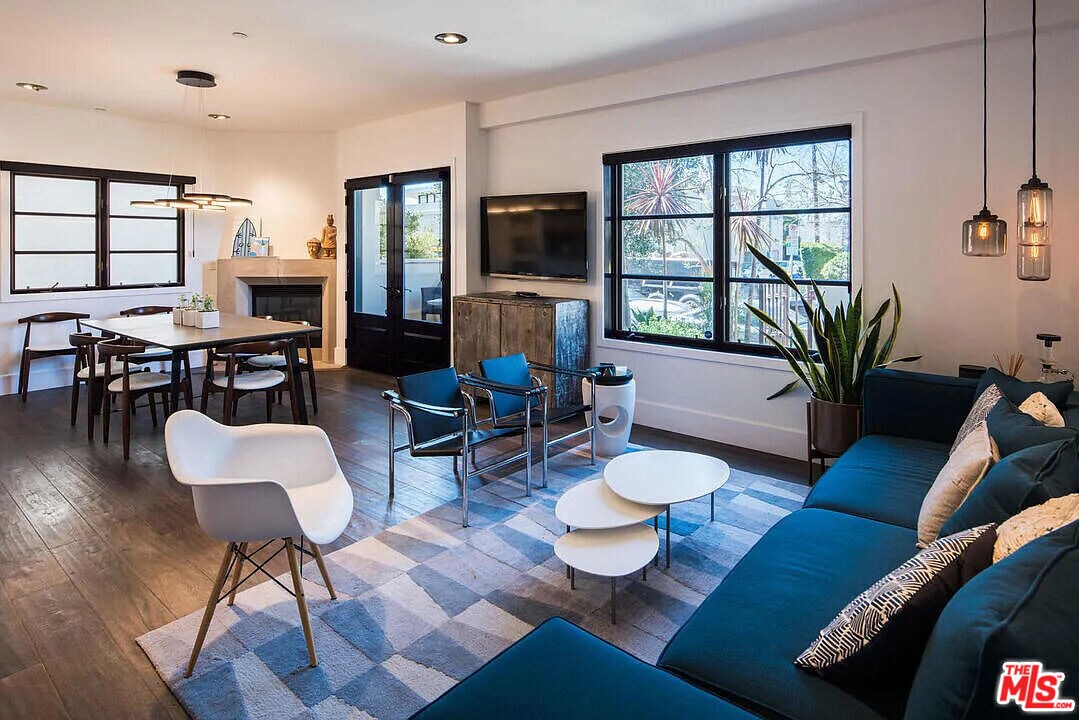 718 Croft Ave in Los Angeles, CA - Building Photo