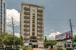 2161 Peachtree Rd in Atlanta, GA - Building Photo