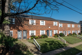 LIV Lakeview in Richmond, VA - Foto de edificio - Building Photo