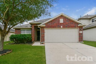 715 Pequin Rd in Crosby, TX - Building Photo