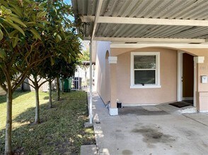 1301 Bayswater Dr in Houston, TX - Building Photo - Building Photo