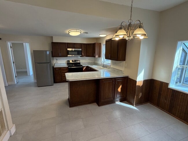 property at 916 N 10th St