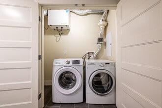 15 Kings Wharf Pl in Dartmouth, NS - Building Photo - Building Photo