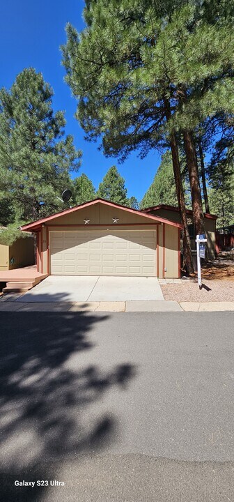 2401 W Rte 66 in Flagstaff, AZ - Building Photo