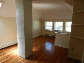 60 Farewell St in Newport, RI - Building Photo - Building Photo